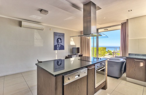 Camps Bay Apartment | Camps Bay One Bedroom apartment - luxury stay with sea view!