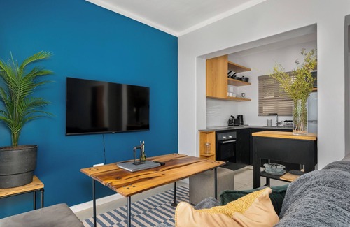 Camps Bay Apartment | Camps Bay Studio Apartment with Amazing Views!