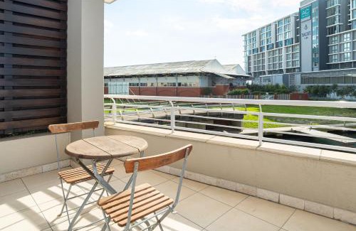 Victoria and Alfred Waterfront Apartment | Canal Quays Apartments