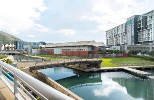 Victoria and Alfred Waterfront Apartment | Canal Quays Apartments