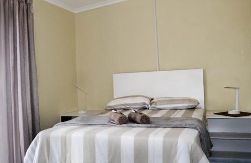 Oudtshoorn Apartment | Cango's Rest
