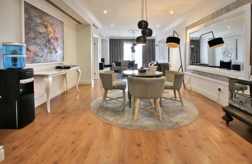 Green Point Apartment | Cape Royale 2 Bedroom Luxury Apartment with Views