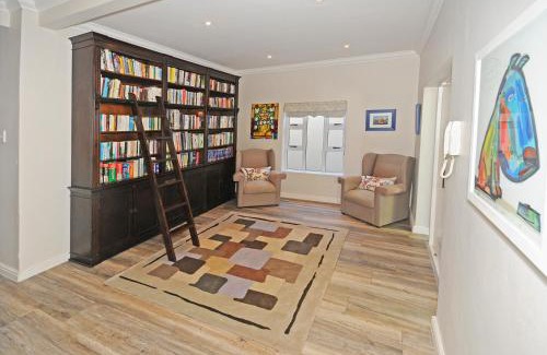Claremont Villa | Cape Town Lock-and-Go Holiday House