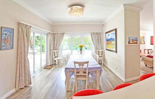 Claremont Villa | Cape Town Lock-and-Go Holiday House