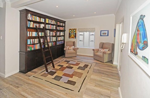 Claremont House | Cape Town Lock-and-Go House Ideal for your Holiday