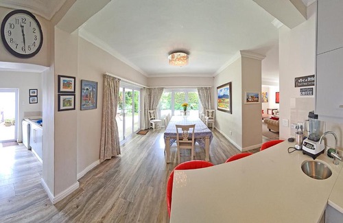 Claremont House | Cape Town Lock-and-Go House Ideal for your Holiday