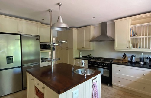 Constantia House | Charming house in Constantia with pool and garden