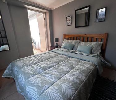 Constantia Apartment | ChezBelle, self-catering 2 sleeper in Constantia with self check-in