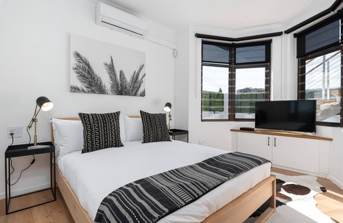 Green Point Apartment | Chic Apartment in Quiet Green Point | Pool Access