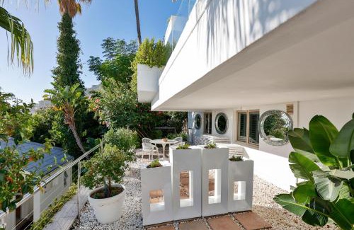 Clifton House | Clifton YOLO Spaces - Clifton Mansion Villa