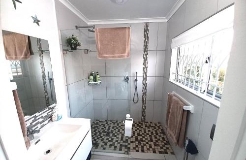 Umhlanga House | Close to the sea - Sea Facing Upstairs En-Suite Bedroom In Main House