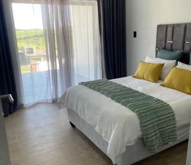 La Mercy Apartment | Coastal bliss at YnS apartment!