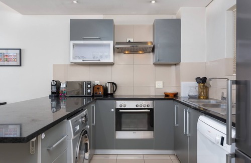 Cape Town City Centre Apartment | Contemporary City Apartment | Table Mountain Views