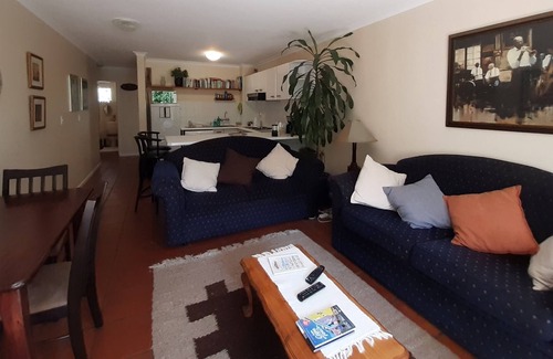 Hout Bay Apartment | Cosy and Secure One Bedroom Flatlet