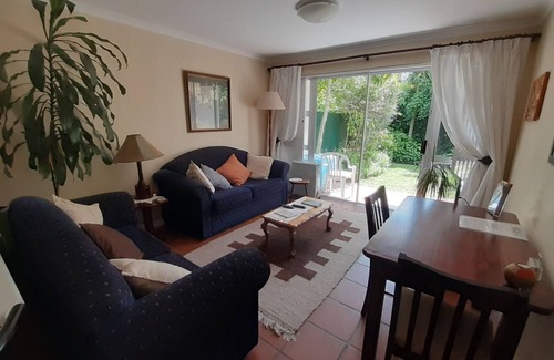 Hout Bay Apartment | Cosy and Secure One Bedroom Flatlet