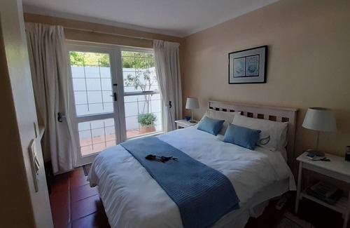 Hout Bay Apartment | Cosy and Secure One Bedroom Flatlet