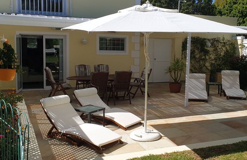 Constantia House | Cottage Cabernet, 4 STAR, Full Kitchen, Fast WiFi, 50" Smart TV, heated Pool