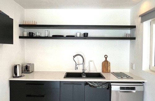 Fish Hoek Apartment | Cozy 1-bedroom with WiFi and AC in charming Cape Town