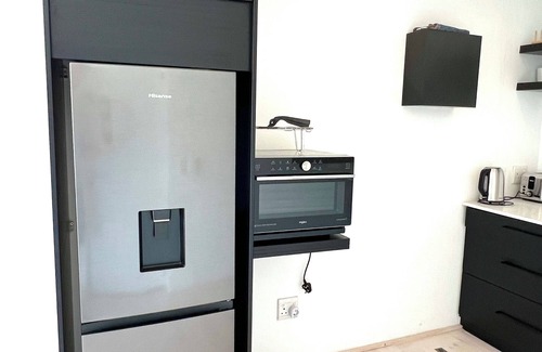 Fish Hoek Apartment | Cozy 1-bedroom with WiFi and AC in charming Cape Town
