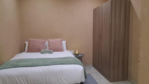 Kempton Park House | Cozy Airport Stay