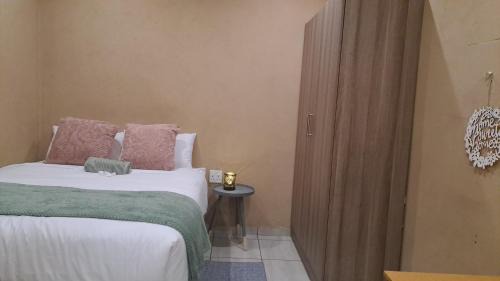 Kempton Park House | Cozy Airport Stay