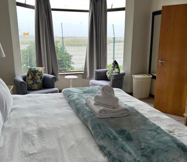Sunset Beach House | Daisy Accommodation & Spa