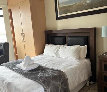 Sunset Beach House | Daisy Accommodation & Spa