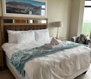 Sunset Beach House | Daisy Accommodation & Spa