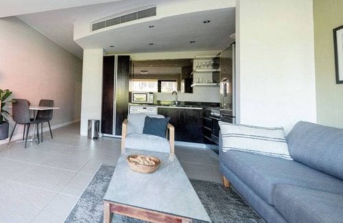 Cape Town City Centre Apartment | Deluxe Apartment in De Waterkant. WiFi included