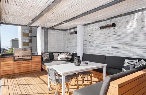 Green Point Apartment | Designer Pool Villa | Tranquil Green Point Oasis