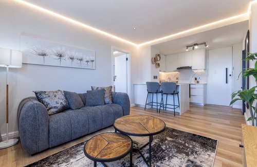 Three Anchor Bay Apartment | Designer Sea Point Apartment | Pool + Wifi