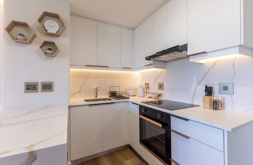 Three Anchor Bay Apartment | Designer Sea Point Apartment | Pool + Wifi