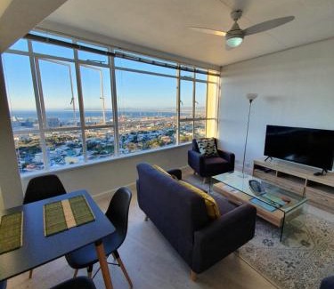 Cape Town City Centre Apartment | Disa Park 14th Floor Apartment with City Views