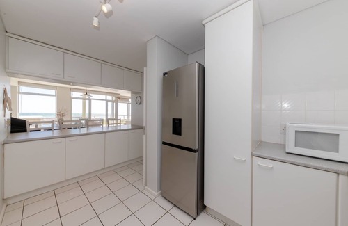 Bloubergstrand Apartment | Dolphin Beach C110 Beachfront Beauty by HMH