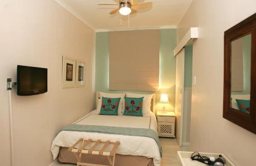 Mouille Point Bed & Breakfast | Dolphin Inn Guesthouse