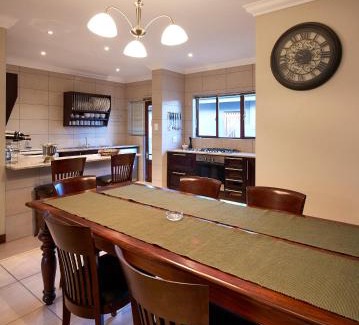 Greater Johannesburg Metropolitan Area Hotel | Dynasty Forest Sandown Self Catering Hotel