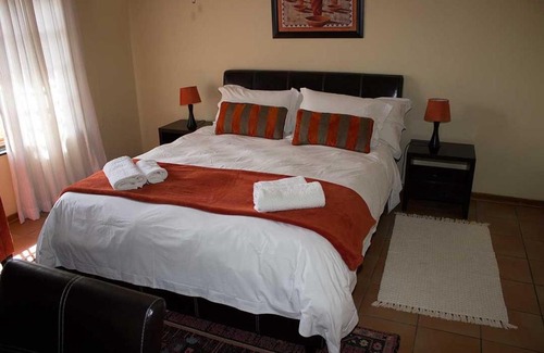 Bloemfontein House | Ebony and Ivory Guesthouse