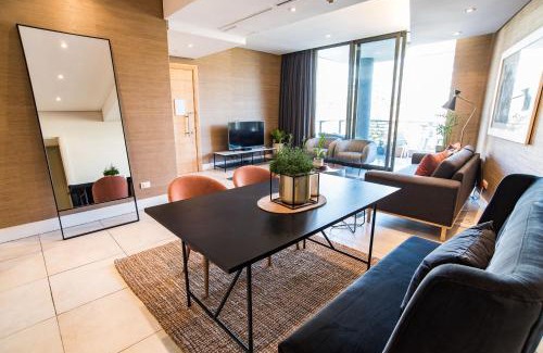 Victoria and Alfred Waterfront Apartment | Elegant Waterfront Apartment with No Loadshedding