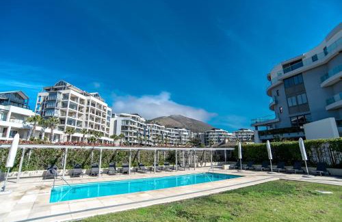 Victoria and Alfred Waterfront Apartment | Elegant Waterfront Apartment with No Loadshedding
