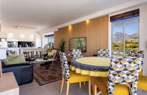 Mouille Point Apartment | Emerald Horizon Mouille Point - Views & Location