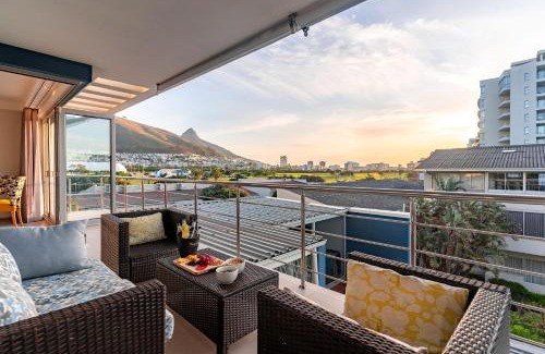 Mouille Point Apartment | Emerald Horizon Mouille Point - Views & Location