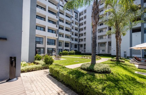 Pretoria Apartment | Entire 1 luxury bedroom en-suite apartment at the Regency Hotel