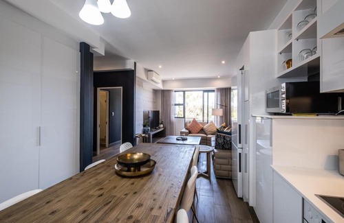 Pretoria Apartment | Entire 1 luxury bedroom en-suite apartment at the Regency Hotel