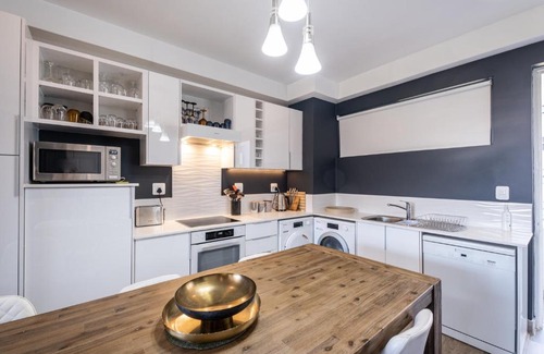 Pretoria Apartment | Entire 1 luxury bedroom en-suite apartment at the Regency Hotel
