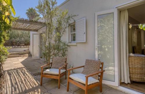 Somerset West Bed & Breakfast | Explorer Guesthouse