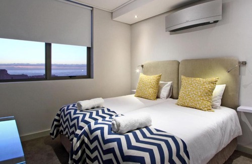 Sea Point Apartment | Fairmont 1001