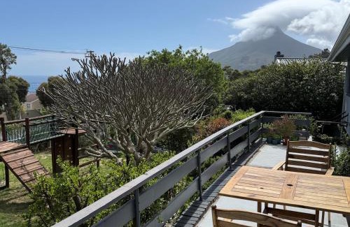 Trawal House | Family Beach Home 15-minute walk down to Camps Bay Beach-NEW LISTING!