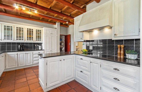 Helderberg Rural House | Farmhouse - Eight Bedroom House, Sleeps 14