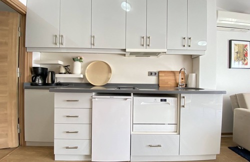 Harbiye Apartment | Flat w Terrace 10 min to City's Mall and Taksim