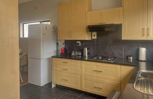 Fish Hoek House | Fuss-Free Family home | Pool & Fireplace
